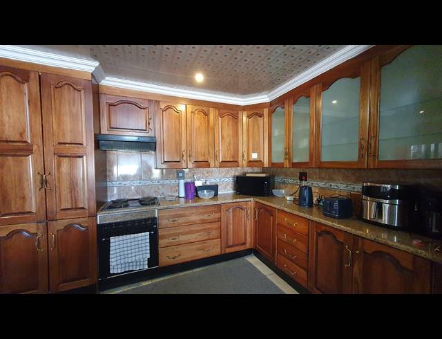 5 BEDROOM FREEHOLD FOR SALE IN LINMEYER